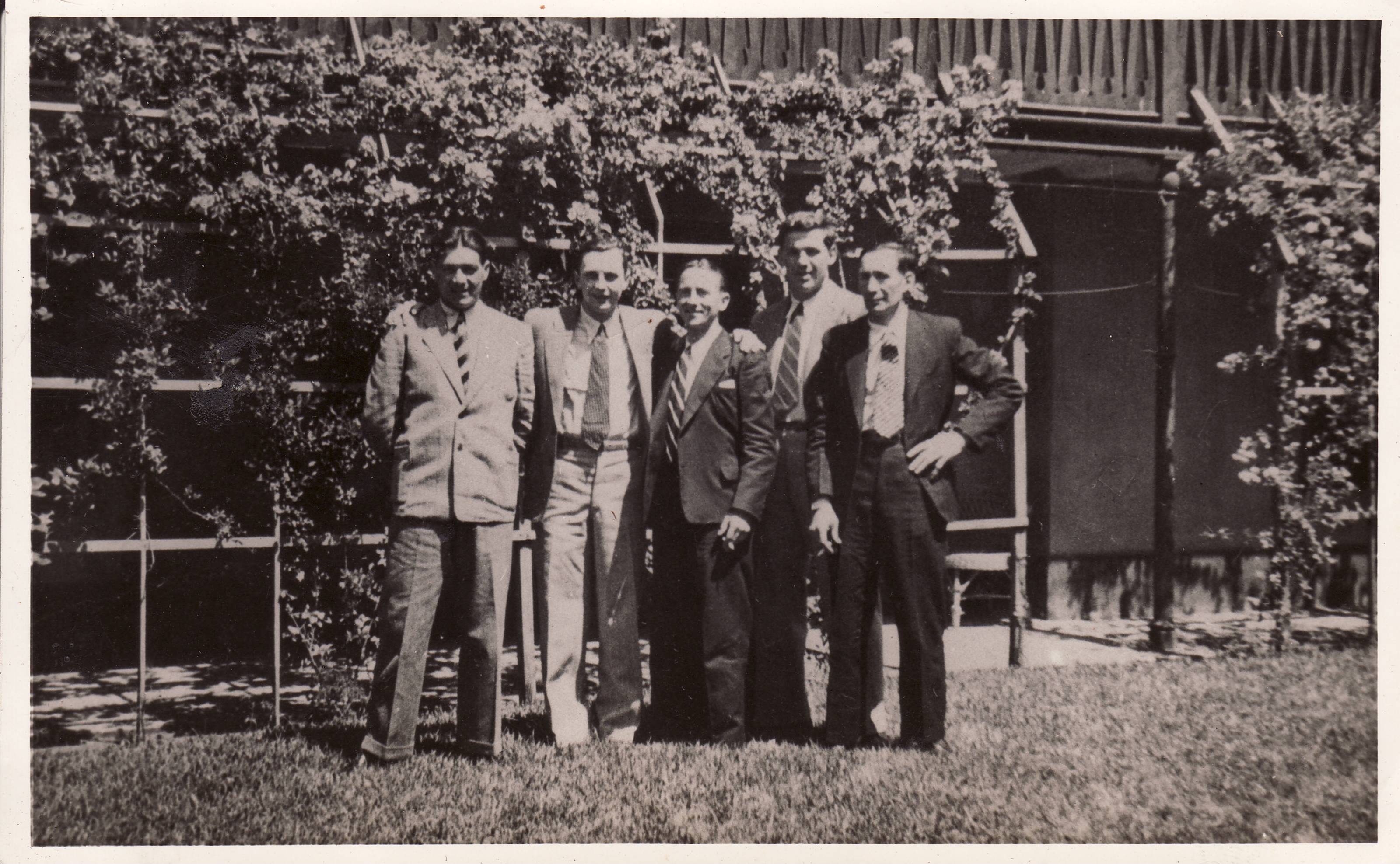 Crew of Wellington
          HE268